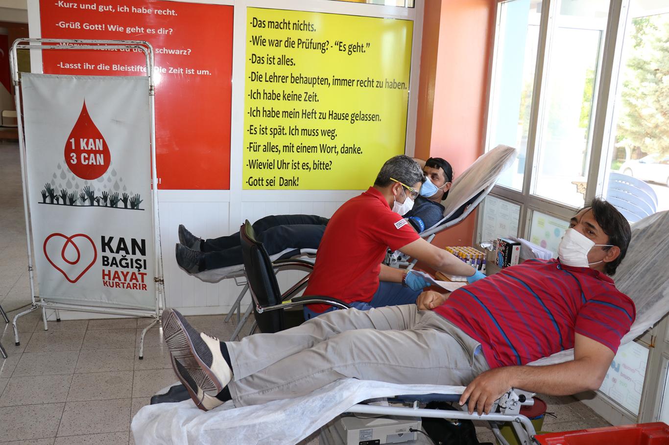 İmam hatip okullarından Kızılay'ın kan bağışı kampanyasına destek